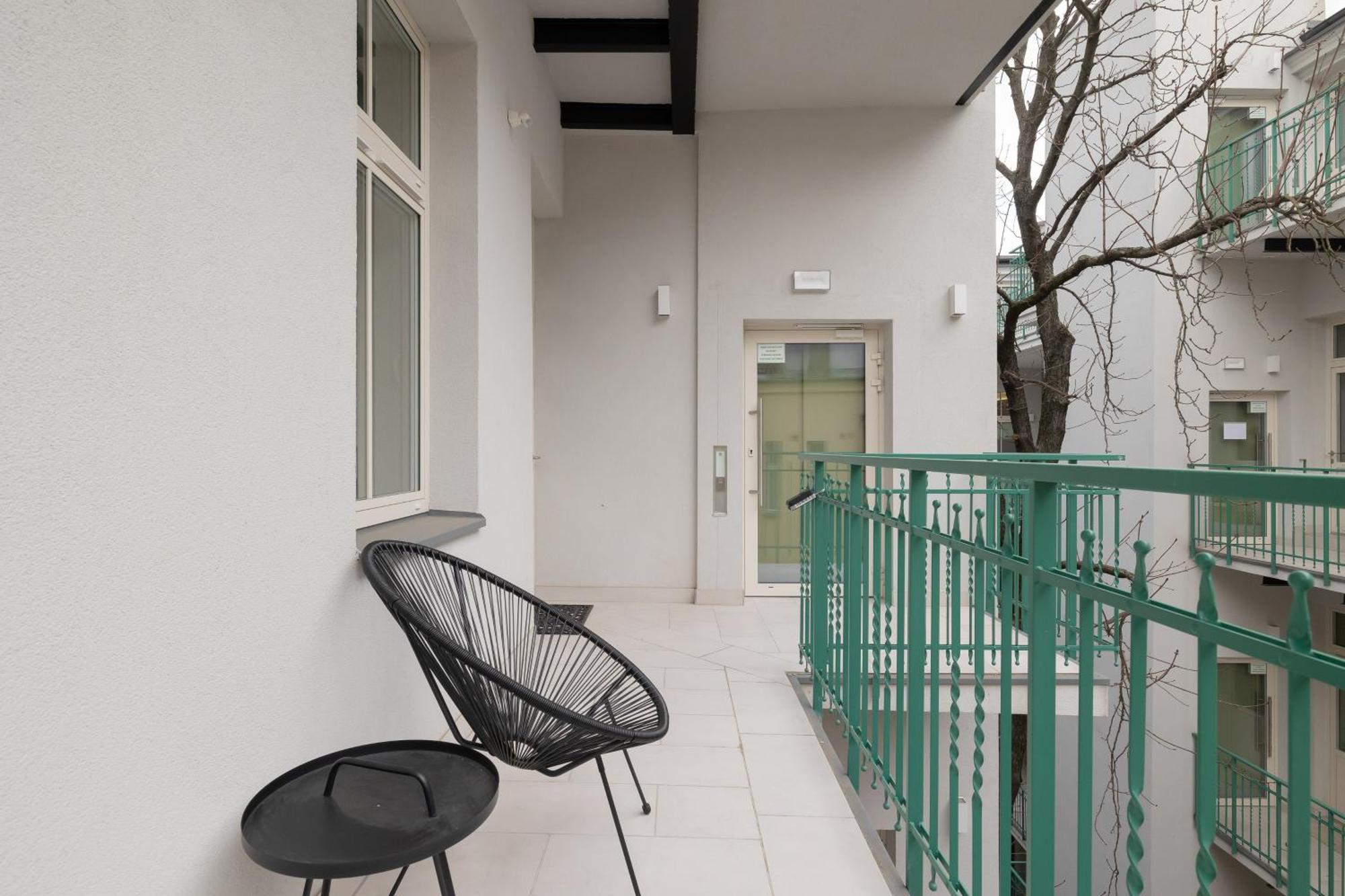 One-Bedroom Deluxe Apartment